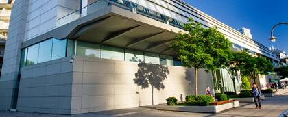 Vale la pena regalarse una tarde entre la colección privada de este museo y luego pasear por Puerto Madero.