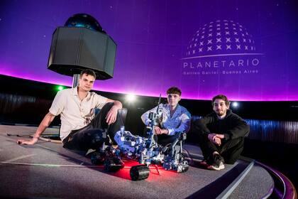 Valentín Alcaraz, Santiago Chamorro Lusnig y Benjamín Fontanella diseñaron, construyeron y programaron la réplica del Perseverance