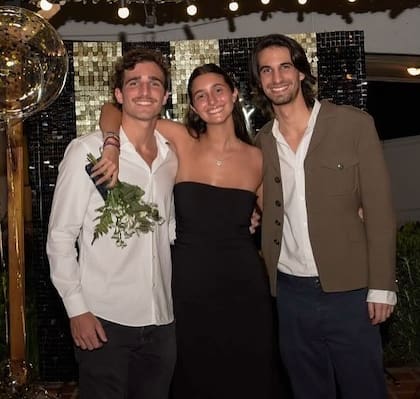 Valentín, Azul y Franco, los tres hijos de Romina Yan (Foto: Instagram @gustavoyankelevichok)