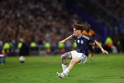 Valentin Barco, sumando minutos en el segundo tiempo con la Argentina