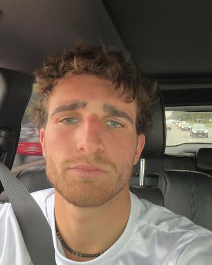 Valentín Yan, el segundo hijo de Romina Yan y Darío Giordano tiene 21 años y corre carreras de karting (Foto: Instagram @valenyan_)