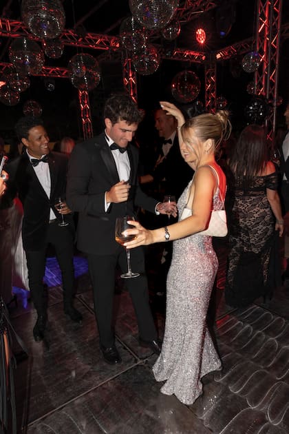 Valentín Yan y su novia Valentina, en la pista