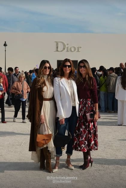 Valentina Barbier, Juliana Awada y Charlotte Barbotin-Larrieu, la actual eposa de Bruno Barbier, el primer marido de Juliana Awada. Charlotte es experta en lujo y tiene su propia marca de joyas. Se casó con Barbier el 17 de setiembre de 2016, en el Museo Rodin de París