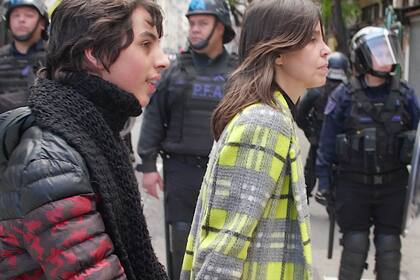 Valentina Bassi en “Presente Continuo”, la película que protagoniza junto a Lisandro, su hijo