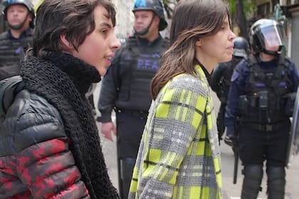 Valentina Bassi junto a su hijo en Presente continuo, el film en el que trabajaron juntos