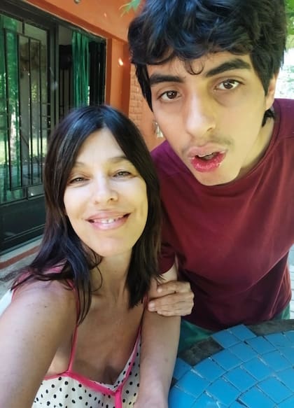Valentina Bassi y su hijo Lisandro