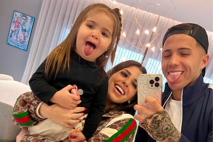 Valentina Cervantes, Enzo Fernández y su pequeña hija Olivia