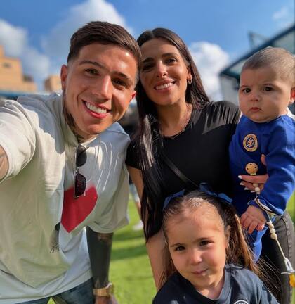 Valentina Cervantes, Enzo Fernández y sus dos hijos, Olivia y Benjamín