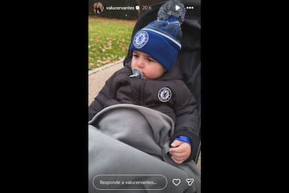 Valentina Cervantes mostró a su hijo Benjamín en el frío londinense