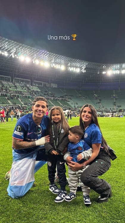 Valentina Cervantes viajó a Polonia con sus hijos para acompañar a Fernández (Foto: Instagram @valucervantes)