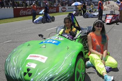 Valentina Flores, la piloto de la Escuela Técnica N° 11, del barrio de San Cristóbal