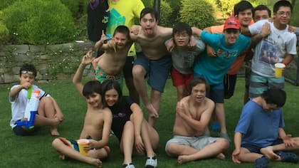 Valentina junto a sus amigos de ftbol. Muchos de ellos hoy tambin juegan rugby