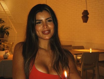 Valentina Olguín tiene 27 años, es cantante e influencer.