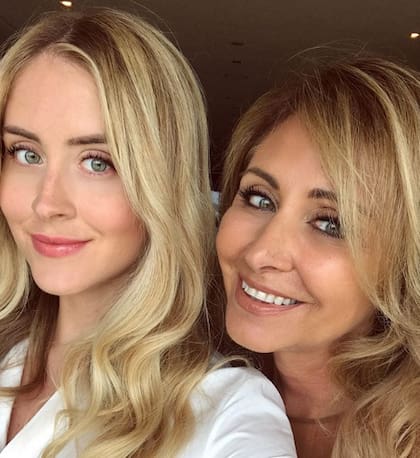 Valentina y su madre hoy, 26 años después