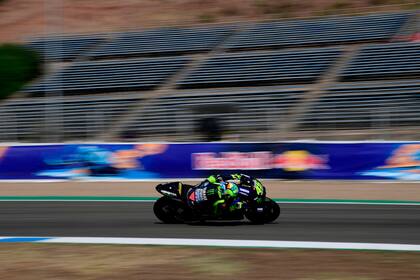 Valentino Rossi gira en Jerez de la Frontera, en un sábado de mucho calor y varias caídas; el italiano quedó apenas 11º en la prueba de clasificación, ganada por el joven francés que tomará su lugar en 2021, Fabio Quartararo.