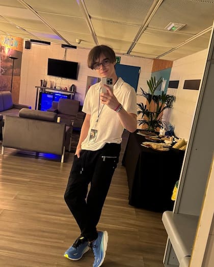 Valentino es uno de los mellizos de Ricky Martin; tiene 15 años y en sus redes sociales comparte varios videos de las coreografías que realiza (Foto: Instagram @tino_mart1n)