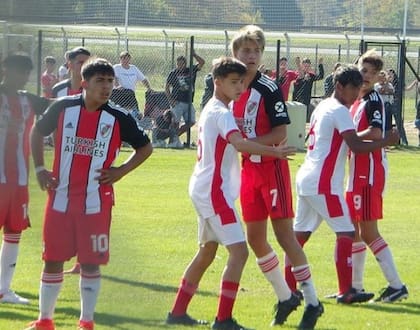 Valentino López, hijo de Maxi, juega de delantero en las inferiores de River