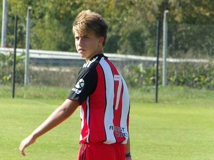 Valentino López, hijo de Maxi y Wanda, también juega en las inferiores de River