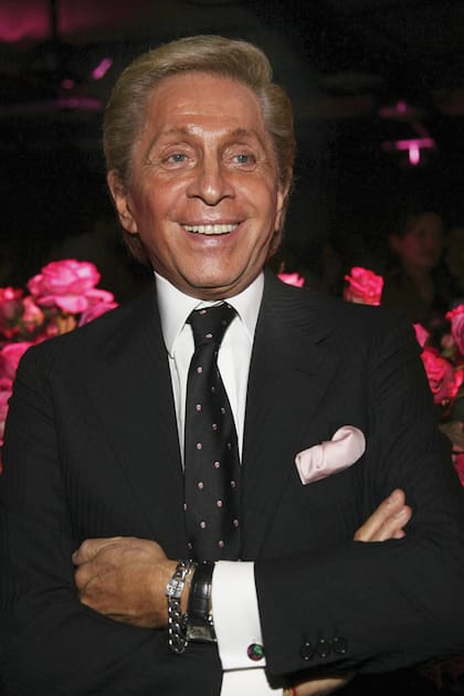 Valentino, nacido en Voghera, provincia de Pavía (lombardía) en 1932, no fue solo un diseñador; fue el arquitecto de un canon fashion con vocación de eternidad