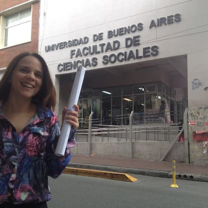 Valeria Britos se graduó de Ciencias de la Comunicación en la UBA