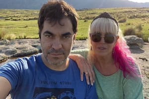 La increíble imitación que hizo el líder de Attaque 77 de su pareja, Valeria Lynch, en la TV uruguaya