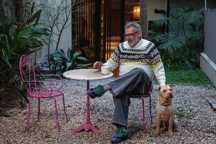 “Valeria (Mazza) fue de las primeras que llamó a mi hija Marina. Esas cosas te movilizan mucho y te das cuenta quién te quiere. También Fabián Medina Flore y un montón de gente la llamó para ver cómo estaba. Cuando ayudan a tus hijos es muy sanador”, dice en el jardín de su planta baja.