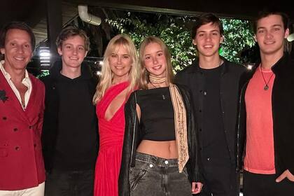 Valeria Mazza, junto a su familia, en una producción de fotos que hizo Benicio