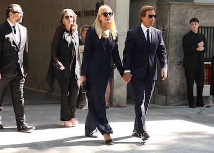 Valeria Mazza y Alejandro Gravier en la capilla donde despidieron a Giorgio Armani