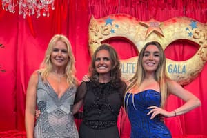 Valeria Mazza y Fátima Florez junto a Sandra García-Sanjuán en la organización de Starlite