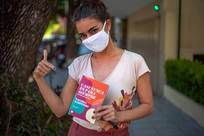 "Muchas de las historias las escribí en un celular en guardias periodísticas", admite Sampedro