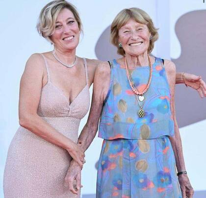 Valeria Tedeschi Bruni y Marisa Borini, pianista y actriz italiana, también madre de la modelo y ex primera dama francesa Carla Bruni, asistieron juntas a la première de Duse, la última película del director Pietro Marcello