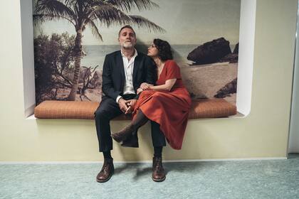 Valerio Mastandrea y Dolores Fonzi (en su primer papel en italiano) en Nonostante, estreno mundial en el Festival de Venecia