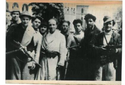Valerio Tosi junto a la Brigada "E. Impera" en abril de 1945