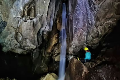 Hay excursiones subterráneas, donde se recorren pasadizos de piedra