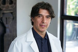 Valter Longo, experto en longevidad, asegura que hay que comer pocas proteínas a diario