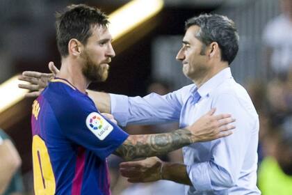 Valverde junto a Lionel Messi