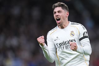 Valverde mantiene su racha goleadora con el Madrid, que arrolla 4-1 al Elche