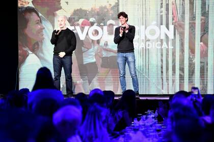 "Vamos a ser los que transforman la Argentina, somos los únicos que Podemos frenar al kirchnerismo, hagámosnos cargo de eso", afirmó Larreta desde el escenario acompañado por Martín Lousteau