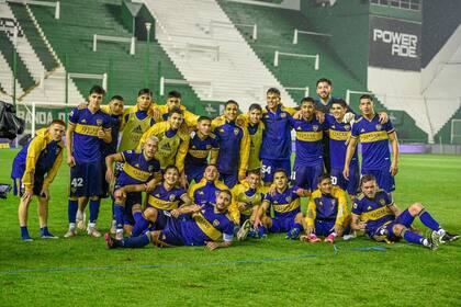 "Vamos vamos los pibes", fue el mensaje de la cuenta oficial de Twitter de Boca tras el partido ante Banfield (0-0) con esta foto