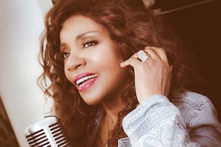 Gloria Gaynor, entre la muerte que la marcó, el gran hit de su carrera y los engaños de su marido