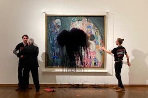 Vandalismo a obras de arte: petróleo sobre el cuadro Muerte y vida, de Gustav Klimt, en el museo Leopold de Viena