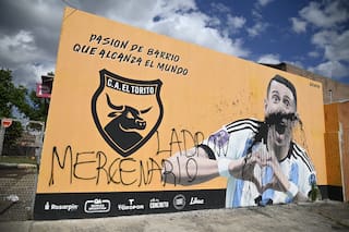 Vandalizaron un mural de Di María en Rosario y también apuntan a Tapia por "el Mundial más caro de la historia"