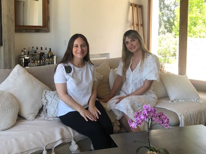 Vanesa y María José ahora trabajan desde sus casas