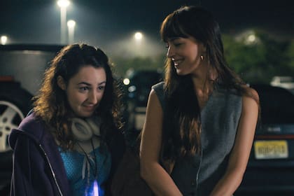 Vanessa Burghardt y Dakota Johnson en Cha Cha Real Smooth