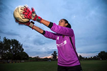 Vanina Correa en el predio de su club.