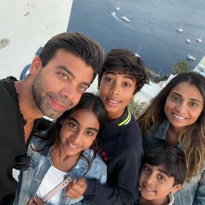 Vanisha y Amit continuan juntos a los casi 18 años de la boda y tienen tres hijos