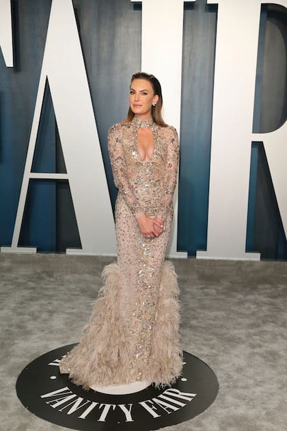 Elizabeth Chambers optó por un diseño con motivos de leopardo, cristales bordados y plumas de Zuhair Murad