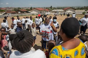 La OMS pidió un alto el fuego en el Congo y Uganda cerró su frontera por el brote de ébola