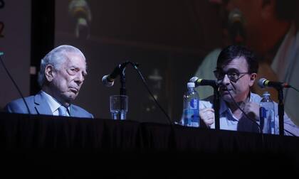 Vargas Llosa y Cercas dialogaron sobre la lengua española y la narrativa iberoamericana