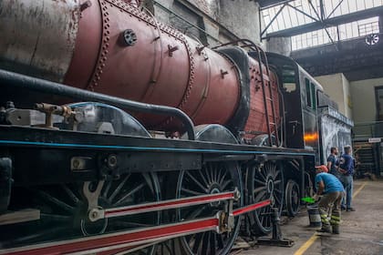 Varias de las locomotoras a vapor del Ferroclub Argentino Escalada están en funcionamiento